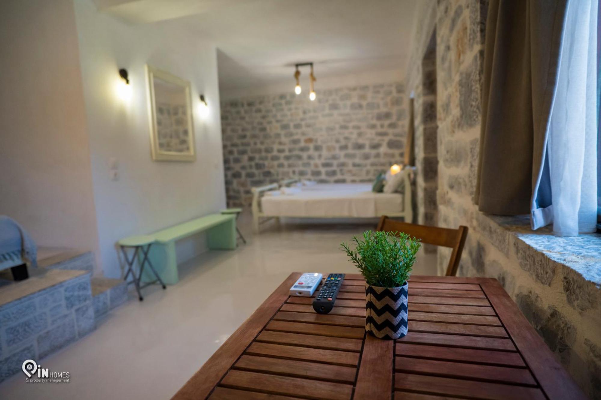 Sikies Stone House On The Hébergement de vacances Khalkia