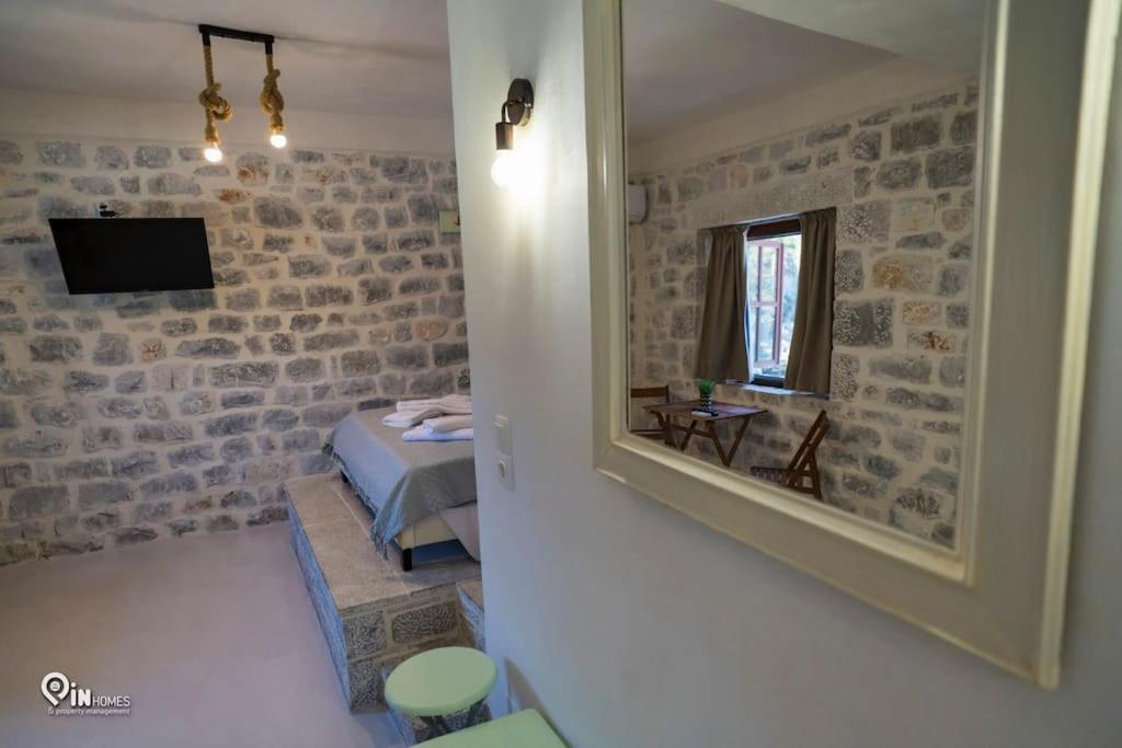 Sikies Stone House On The *
