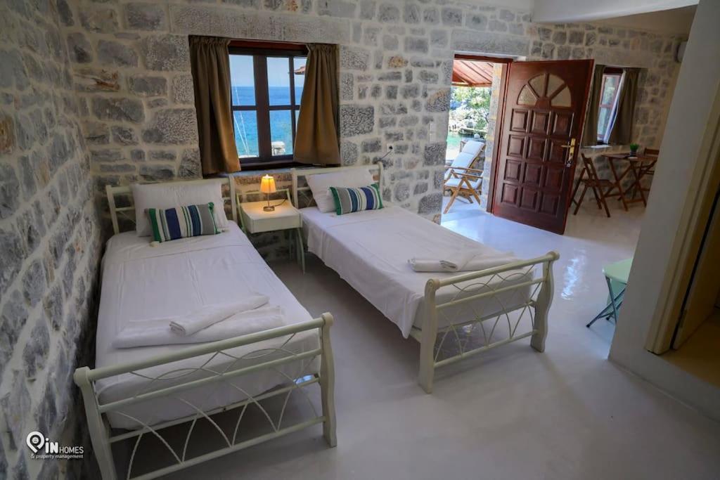 Sikies Stone House On The Hébergement de vacances *
