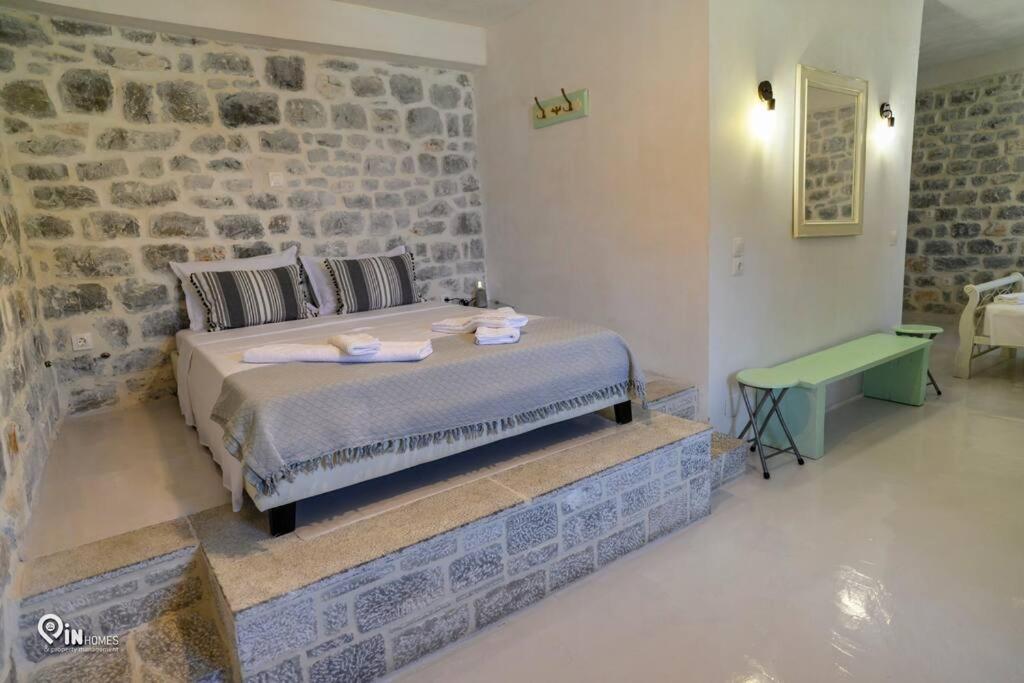 Sikies Stone House On The Khalkia