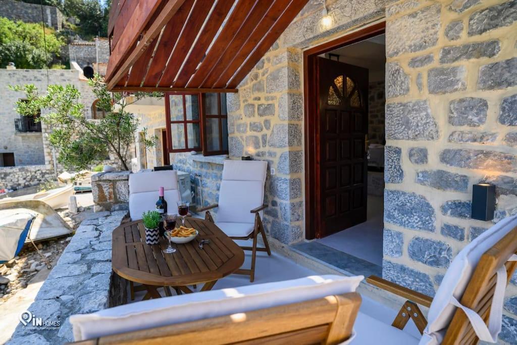 Sikies Stone House On The Hébergement de vacances